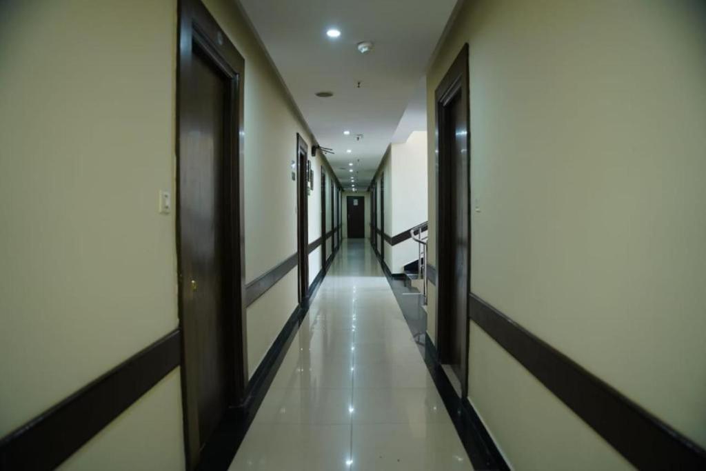 Blossom Rooms Hotel Vashishtha - Free Lunch Or Dinner- Free Breakfast Хидерабад Екстериор снимка
