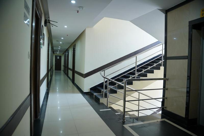 Blossom Rooms Hotel Vashishtha - Free Lunch Or Dinner- Free Breakfast Хидерабад Екстериор снимка