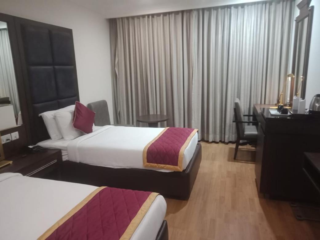 Blossom Rooms Hotel Vashishtha - Free Lunch Or Dinner- Free Breakfast Хидерабад Екстериор снимка