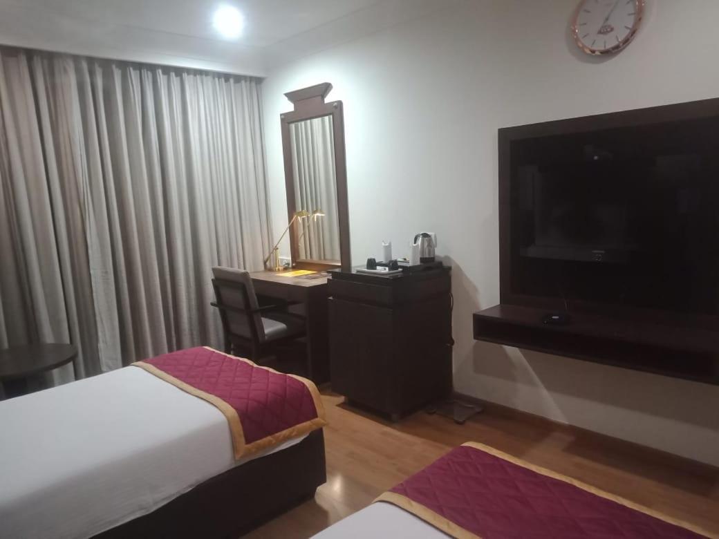 Blossom Rooms Hotel Vashishtha - Free Lunch Or Dinner- Free Breakfast Хидерабад Екстериор снимка
