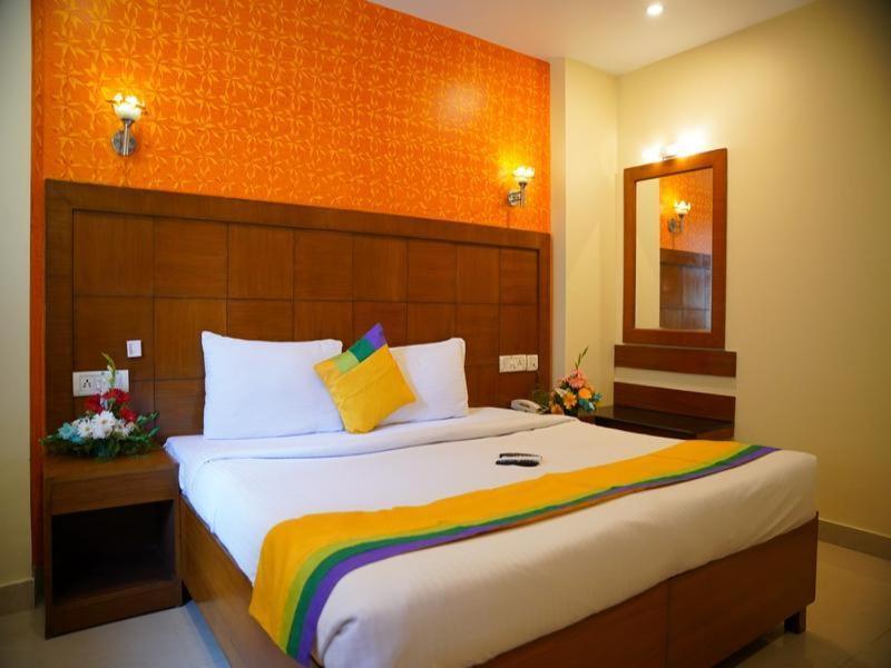 Blossom Rooms Hotel Vashishtha - Free Lunch Or Dinner- Free Breakfast Хидерабад Екстериор снимка