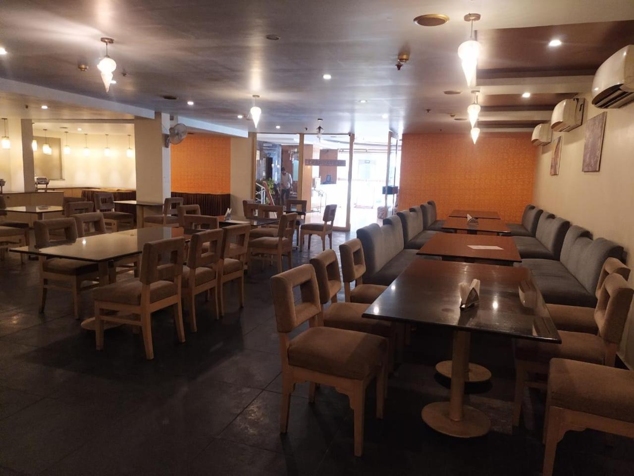 Blossom Rooms Hotel Vashishtha - Free Lunch Or Dinner- Free Breakfast Хидерабад Екстериор снимка