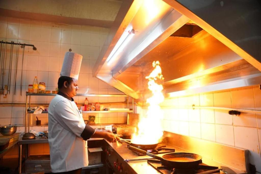 Blossom Rooms Hotel Vashishtha - Free Lunch Or Dinner- Free Breakfast Хидерабад Екстериор снимка