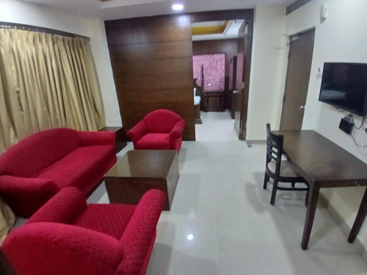 Blossom Rooms Hotel Vashishtha - Free Lunch Or Dinner- Free Breakfast Хидерабад Екстериор снимка